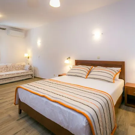 Elaionas Stone Lägenhet *